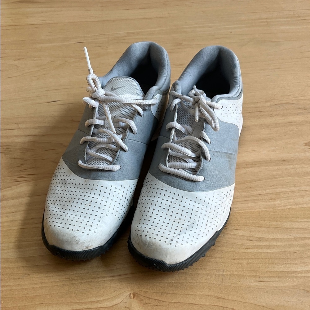 Nike Women’s‎  White and Gray Golf Shoes - Picture 2 of 5
